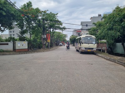 Bán gấp đất bát khối, lô góc 3 thoáng, 1001 m2, mt 40m, chỉ hơn 50 tỷ. 1