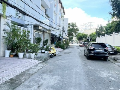 Nhà bán khu vực vip nhất thị trấn nhà bè - đường trước nhà 12m - xe hơi ngủ trong nhà - giá rẻ nhất 0