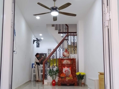 Chỉ nhỉnh 5 tỷ có ngay nhà đẹp sát mặt tiền trần não, dt 40m2, 3 tầng 1