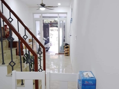 Chỉ nhỉnh 5 tỷ có ngay nhà đẹp sát mặt tiền trần não, dt 40m2, 3 tầng 0