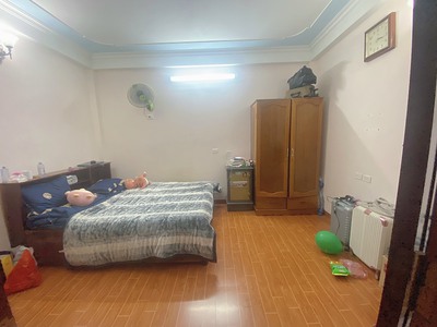Mìh cần nhượng phòng. địa chỉ: 165/49/15 dương quảng hàm cách đại học thủ đô 200m, gần chợ rất 0