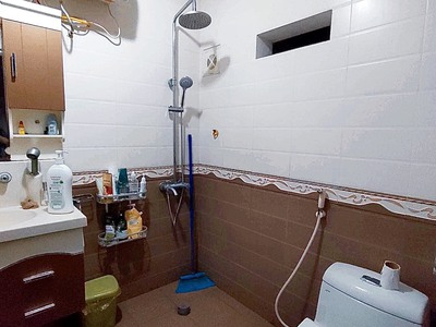 Mìh cần nhượng phòng. địa chỉ: 165/49/15 dương quảng hàm cách đại học thủ đô 200m, gần chợ rất 3