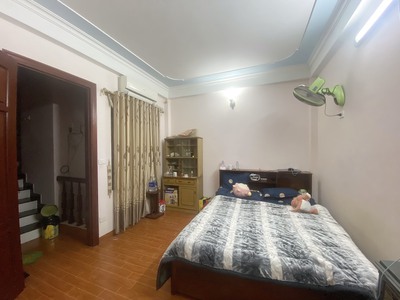 Mìh cần nhượng phòng. địa chỉ: 165/49/15 dương quảng hàm cách đại học thủ đô 200m, gần chợ rất 1