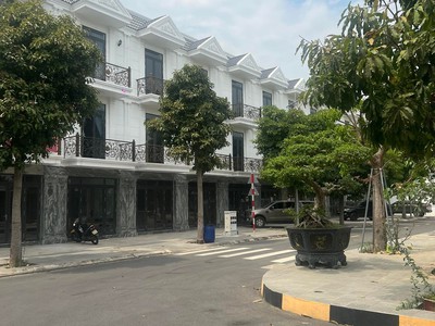Chính chủ cần bán nhà khu dân cư cao cấp tp dĩ an - bình dương. 2