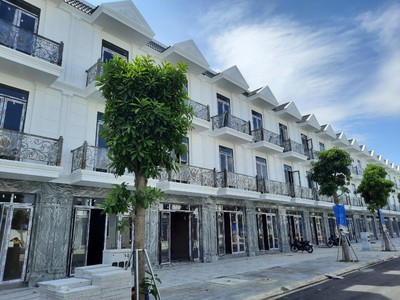 Chính chủ cần bán nhà khu dân cư cao cấp tp dĩ an - bình dương. 0