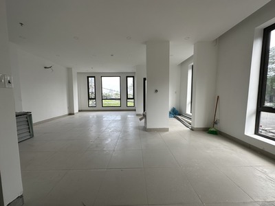 Cho thuê văn phòng rộng - có thang máy view cầu trần thị lý chỉ 8 triệu 1