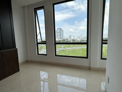 Cho thuê văn phòng rộng - có thang máy view cầu trần thị lý chỉ 8 triệu 0