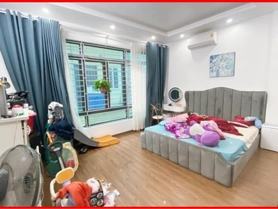 Kẹt quá bán gấp hoàng văn thái, khu phân lô đẹp, ô tô 10m, dt38m2 x 5tầng, mt4.8m, 3.7 tỷ. 0
