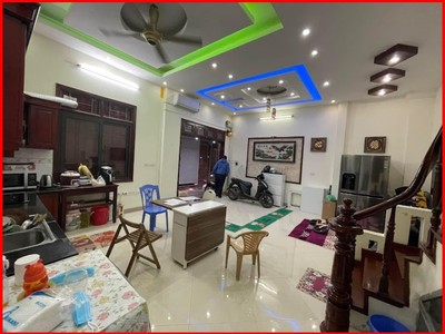 Hoa hậu vương thừa vũ, nhà đẹp full nội thất dt39m2 x 4 tầng, mt4.2m, giá 3.7 tỷ. 0