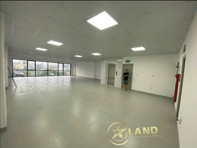 Cho thuê cả tòa nhà mặt đường tuyến 1 Lê Hồng Phong vị trí đắc địa, có hầm để xe. 0