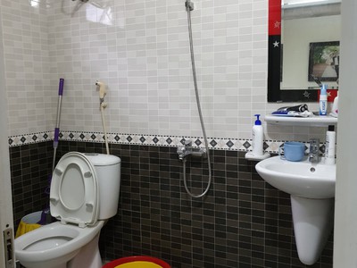 Bán nhà 2,5 tầng mặt chợ Cột đèn 3