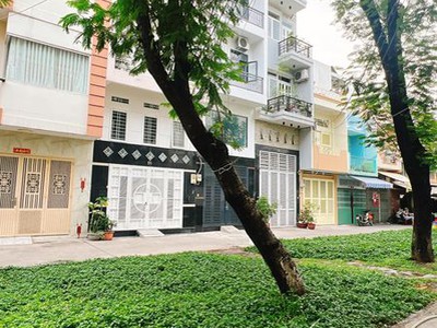 Mặt tiền đường số p4 quận 4 - dt 4,5 x 12 - 5 tầng . view công viên 0