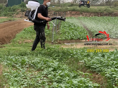 Máy phun thuốc Kawasaki TK65 diệt trừ sâu bọ cho vườn rau 1