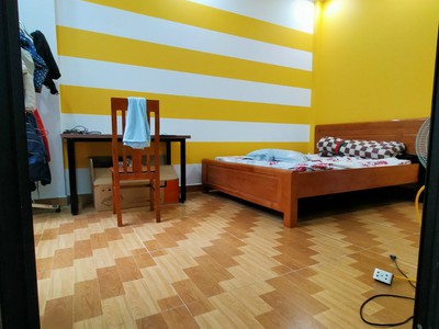 Chính chủ cần bán gấp căn nhà 3 tầng, sân cổng riêng. 4