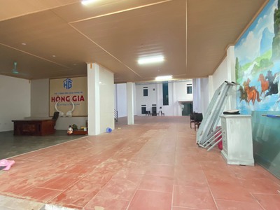 Cần bán nhà xưởng. Mặt phố đường lớn có vỉa hè rộng gần ngay QL5A trong thành phố HD 2