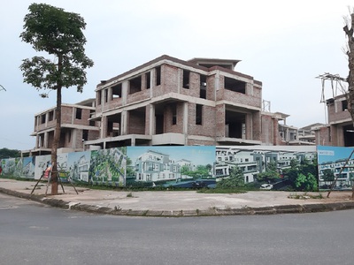 Biệt thự đơn lập thượng lưu ngay giữa khu đấu giá 31ha, trâu quỳ, gl. 246m2 3 tầng. lh 0926782459. 0