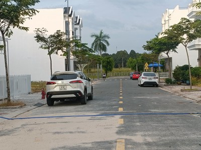 Bán nhà 1 trệt 2 lầu mới gần chợ phú chánh, cạnh trung tâm dạy lái xe ô tô giá 2,65 tỷ 1