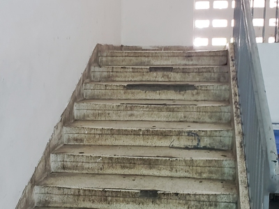 Cho thuê căn hộ lầu 2 cc 89-91 nguyễn du, p.bến nghé, q1   dt : 32m2 2