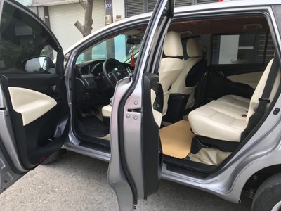 Bán xe Toyota Innova E 2020 màu bạc , số sàn 8