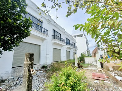 Nhà xây sẵn măt tiền chợ chờ làm lộ đầu tư sinh lời cao 0