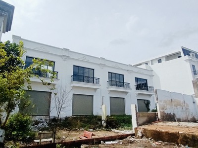 Nhà xây sẵn măt tiền chợ chờ làm lộ đầu tư sinh lời cao 2