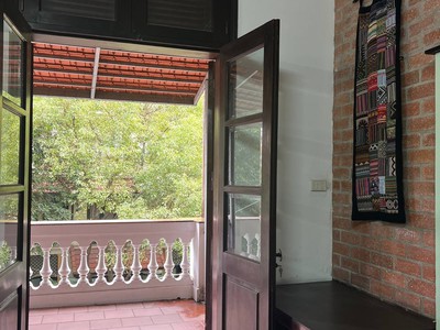 Cho thuê căn hộ Mặt Phố Quảng Khánh 1 ngủ 60m đủ đồ, có ban công rộng 3 bước 0