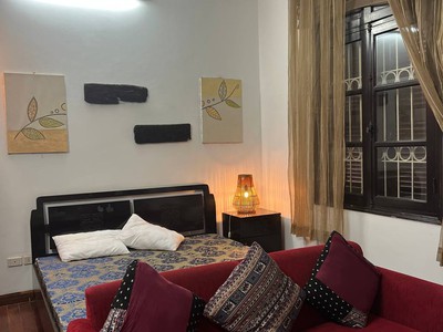 Cho thuê căn hộ Mặt Phố Quảng Khánh 1 ngủ 60m đủ đồ, có ban công rộng 3 bước 2