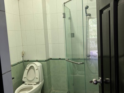 Cho thuê căn hộ Mặt Phố Quảng Khánh 1 ngủ 60m đủ đồ, có ban công rộng 3 bước 3