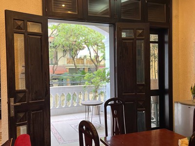 Cho thuê nhà tầng 2 Mặt Phố Quảng Khánh 60m2 có ban công rộng làm văn phòng, cửa hàng 1