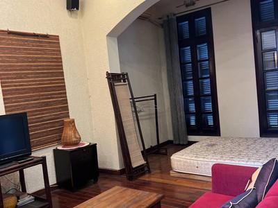 Cho thuê nhà tầng 2 Mặt Phố Quảng Khánh 60m2 có ban công rộng làm văn phòng, cửa hàng 4