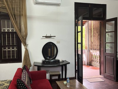 Cho thuê nhà tầng 2 Mặt Phố Quảng Khánh 60m2 có ban công rộng làm văn phòng, cửa hàng 5