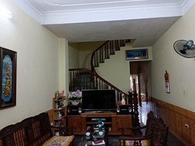 Bán nhà gân ga yên viên gia lâm 86 m2 3 tầng mt 4  giá 5.5 tỷ ngõ thông gần trường học 1