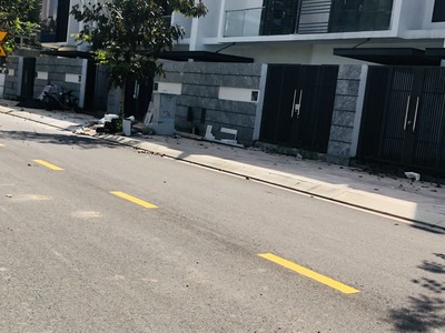 Đất hướng đông nam vuông vức đường số 8, kp 4, p. an phú, quận 2, dt:  185m2  giá: 28 tỷ 0