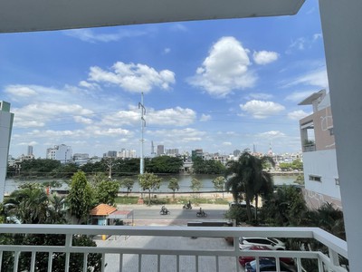 Bán gấp căn hộ quốc cường gia lai 3pn  145m , đầy đủ nội thất, căn góc view đẹp. 3