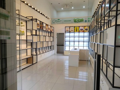 Cho thuê shophouse chung cư galaxy  nguyễn khoái, quận 4 .diện tích 40 m2 - có sẵn quầy kệ tủ y 0