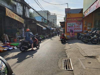 Cho thuê mặt bằng 180m2 1pn ngay chợ linh xuân 3