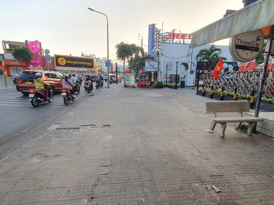 Cần sang nhượng lại quán mô hình nhượng quyền gà rán 3 râu đã kinh doanh hơn 2 năm 2