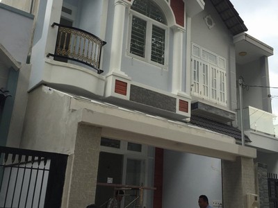 Bán lỗ căn nhà phố 5x18 trệt một lầu tại khu đô thị phúc hưng golden, chơn thành, bình phước 0