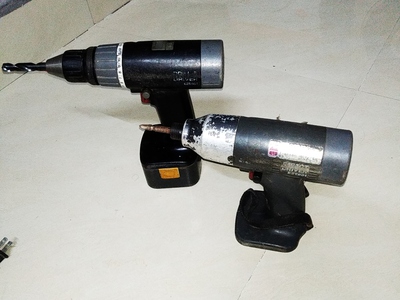 Một cặp khoan pin national đầy đủ phụ kiện 0