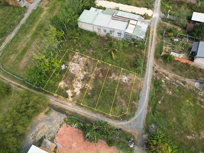 450tr hết đất. đất dương minh châu cách trường học 200m cách ngã 3 đất sét 5      - diện tích 0