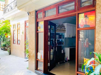 Bán gấp nhà lạc long quân 5 tầng mới đẹp mặt ngõ, 2 thoáng, ô tô 0