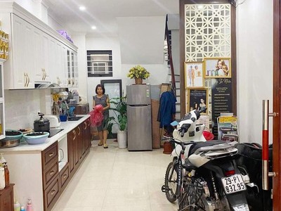 Bán gấp nhà lạc long quân 5 tầng mới đẹp mặt ngõ, 2 thoáng, ô tô 2