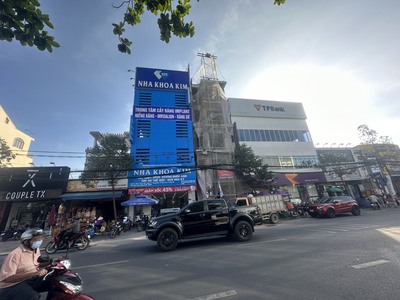 Cho thuê tòa nhà mặt tiền phạm văn thuận ngay ngã tư vincom, có thang máy 0