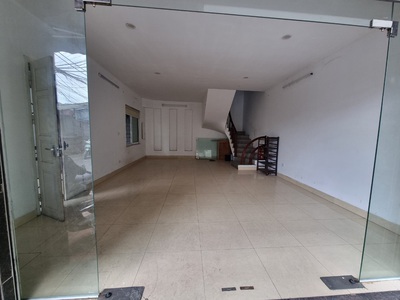 Nhà cạnh hồ tây 5 phòng, full đồ, view hồ, oto để trong nhà 0