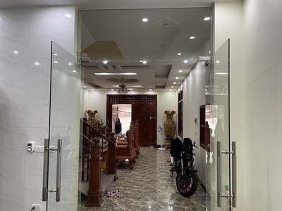 Bán nhà long biên phố ngọc thuỵ 10.7tỷ mặt tiền 7m kinh doanh tốt 0