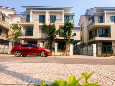 Bán căn biệt thự 180m đẹp từ giá đến vị trí có 7 ngân hàng hỗ trợ. mua được lời ngay 500tr 2