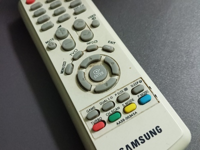 Tivi Samsung Slimfit màn phẳng còn rất tốt 1