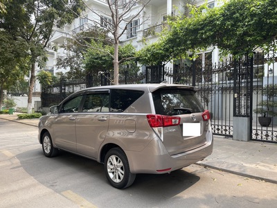 Tôi cần bán chiếc xe ô tô Toyota Innova 2.0E màu đồng ánh kim,sx 2018,biên HN 3