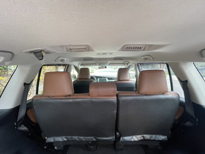 Tôi cần bán chiếc xe ô tô Toyota Innova 2.0E màu đồng ánh kim,sx 2018,biên HN 5