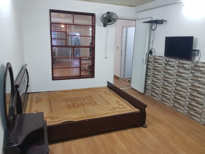 Cho thuê nhà tập thể ngõ 466 Đê La Thành 3